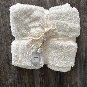 NWT Barefoot Dreams cozy throw 54 x 72